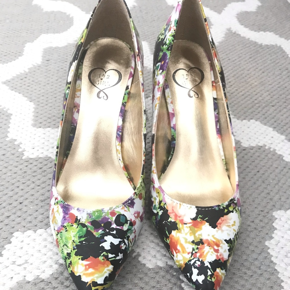 1.4.3. Girl Floral pump